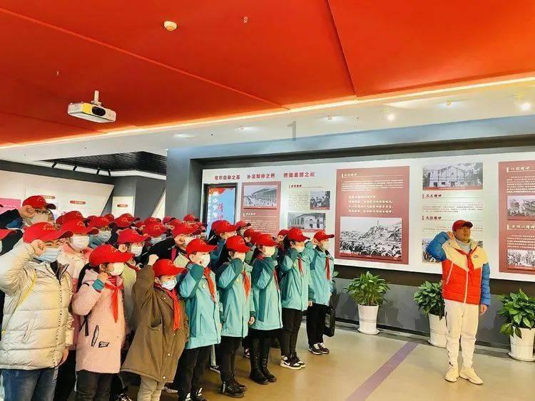 陕西优艺墨堂:如何帮助青少年正确面对早恋问题,家长和教师的角色与责任?